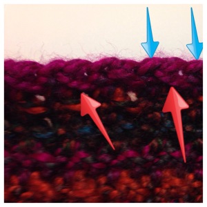 Blue arrows point to slip stitches. Red arrows point to hdc.